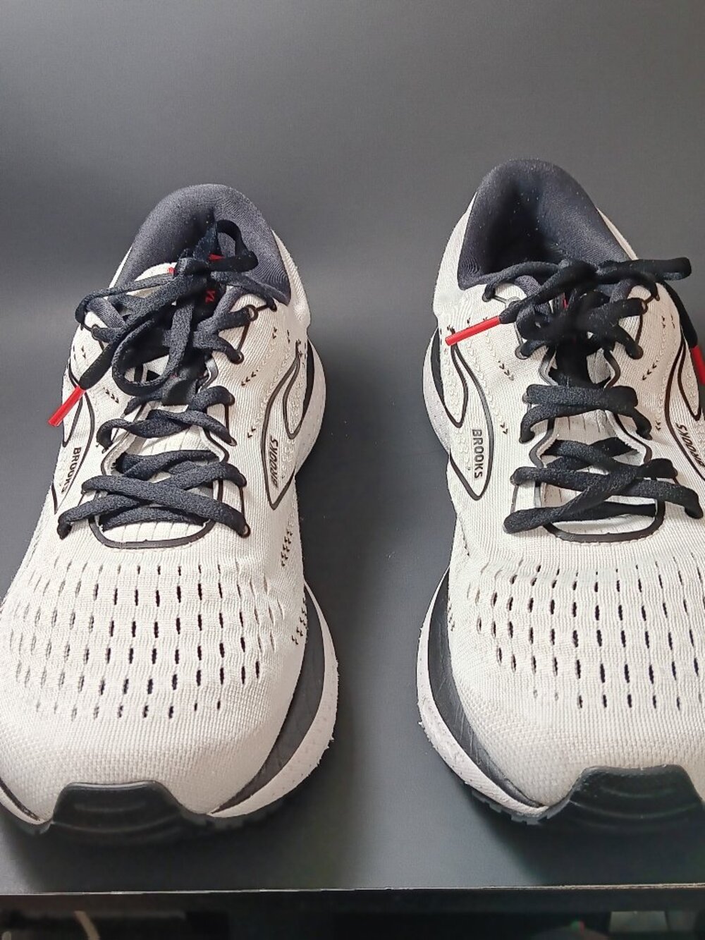 Brooks Glycerin 19 mens size 11D white black running shoes 1103561D151